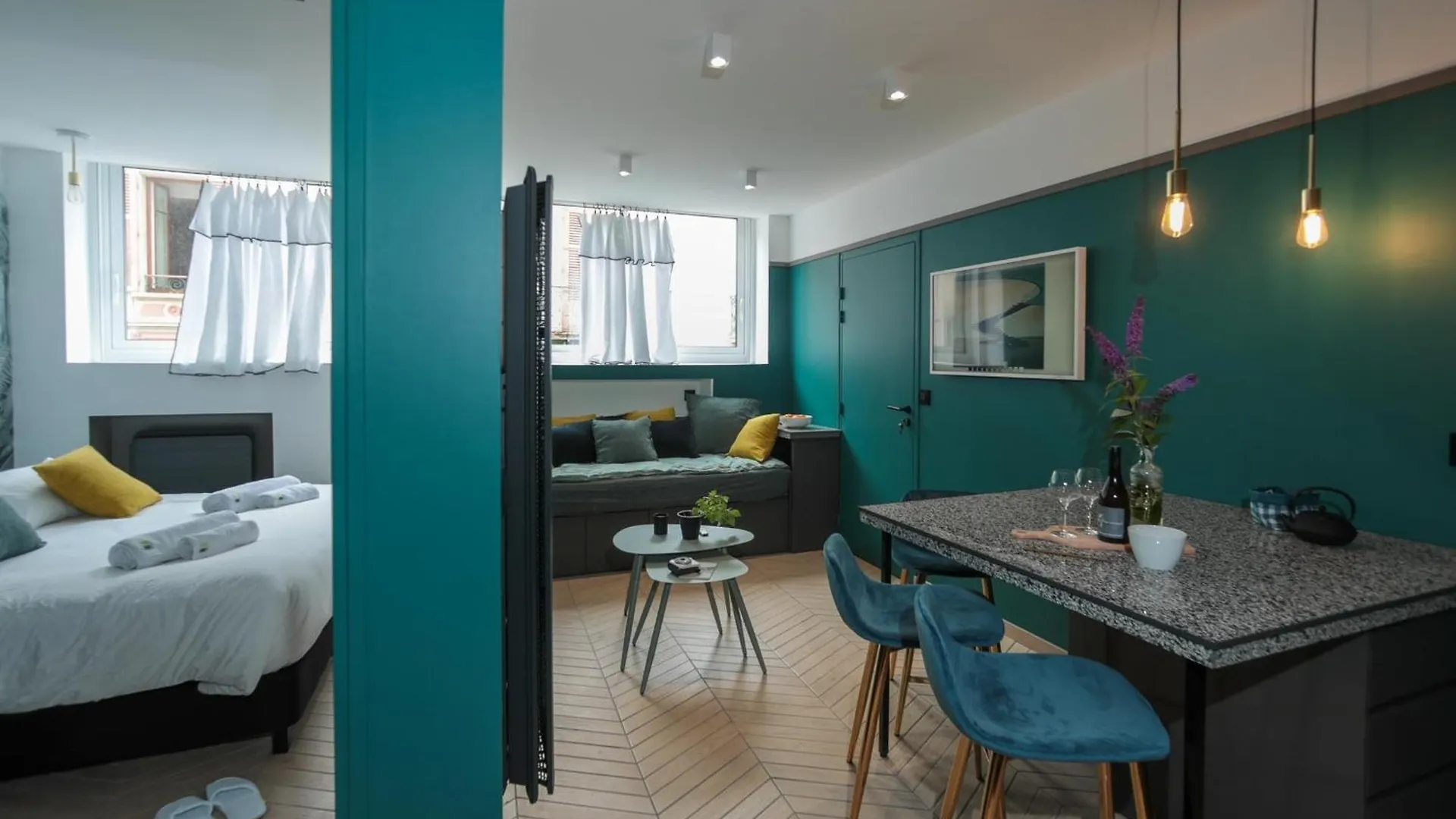 City Astoria An Urban Appartement エクスレバン アパート